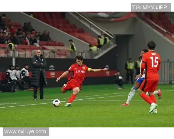 某足球明星在采访中分享了他的职业生涯和对未来的展望引发热议